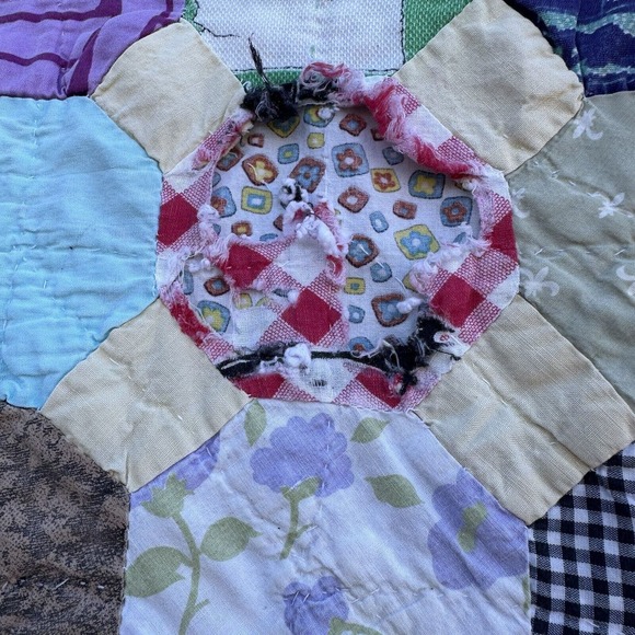 Vintage Hand Pieced Snowball Quilt Hand Sewn Multicolor Floral 82 X 72 Flaws - Picture 2 of 12